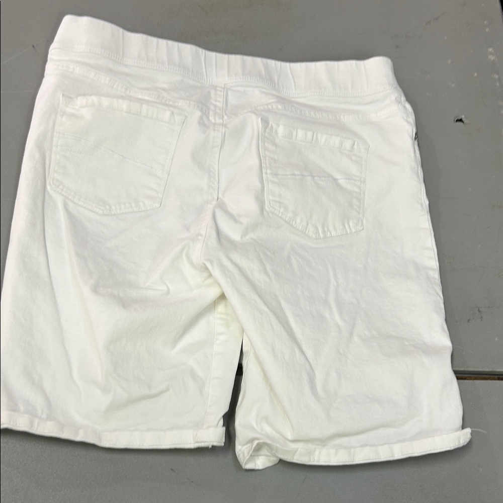 Gloria Vanderbilt Avery All around slimmiaffect Women's size 12 Bermuda Shorts - Picture 3 of 5